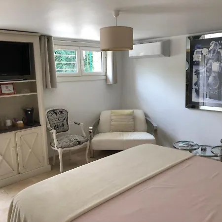 Tres Belle Chambre D'hote A La Chapelle Sainte Anne Bed & Breakfast