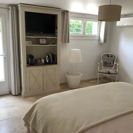Tres Belle Chambre D'hote A La Chapelle Sainte Anne Bed and breakfast